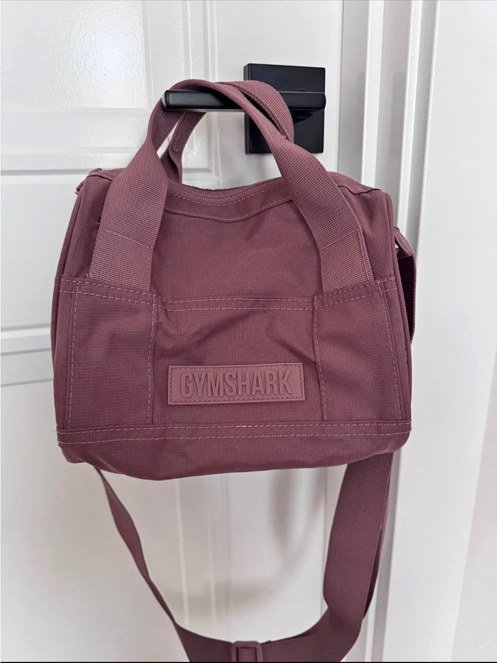Gymshark Mini Duffel Bag in Mauve Pink